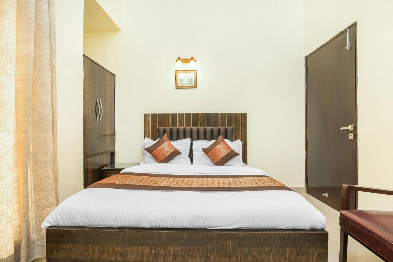 Oyo 14245 Amitabh Guest House 뉴델리 외부 사진